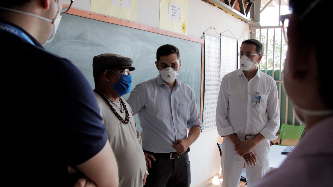 Ilustração da notícia Equipe do HB Onco visita Comunidade Vila Itália e doa de R$ 10 mil para projeto social de educação de adultos
